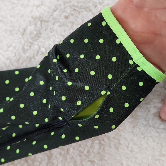 NIKE 3/4 zip sporty long sleeve top with thumb holes, black w green polka dots L - Picture 6 of 8